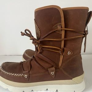 Women’s Manitoba’s Leather Boots NEW Size 10)
